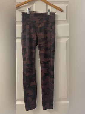Lululemon leggings - size 4 - brown camo